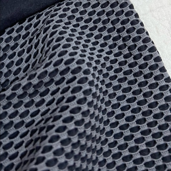 High-Rise Textured Scrunch Butt Leggings NWOT - Picture 5 of 6